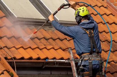 Démoussage et hydrofuge de toiture à Issac